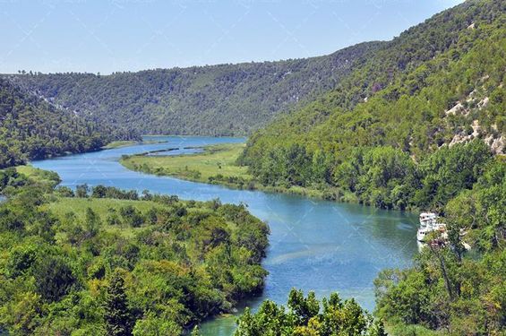 منظره و طبیعت زیبای جنگل و دریاچه 12