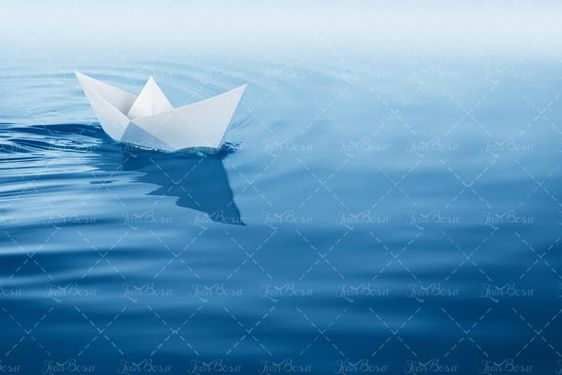 آب  قایق کاغذی دریا