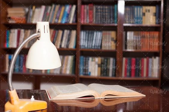میز مطالعه چراغ مطالعه کتابخانه