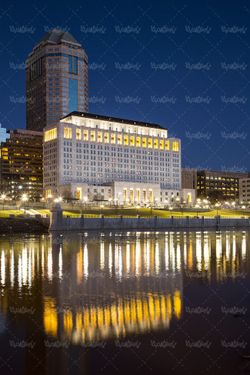 شهر برج ساختمان رودخانه منظره شهر در شب
