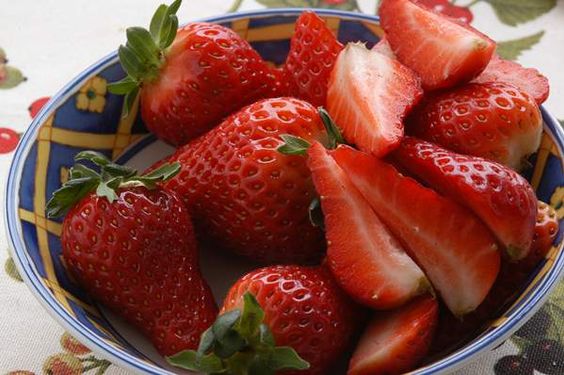 توت فرنگی میوه فروشی