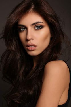 سالن آرایش چهره زن چهره دختر