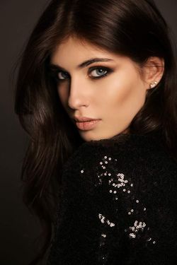 سالن آرایش چهره زن چهره دختر