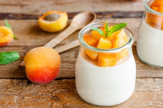 مخلوط شیر و میوه شیر طعم دار