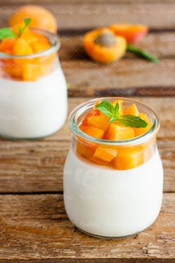 مخلوط شیر و میوه شیر طعم دار