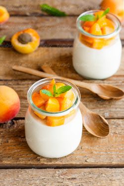 مخلوط شیر و میوه شیر طعم دار