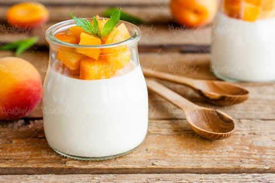 مخلوط شیر و میوه شیر طعم دار