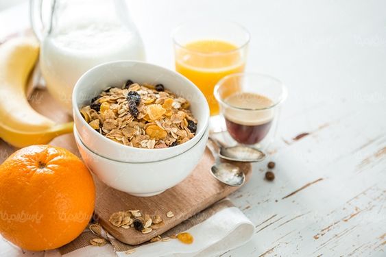 آبمیوه طبیعی آجیل فروشی شیر موز