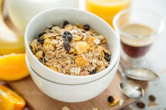 آبمیوه طبیعی آجیل فروشی شیر موز