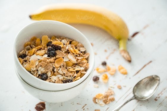 آبمیوه طبیعی آجیل فروشی شیر موز