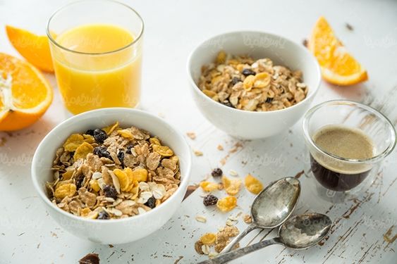 آبمیوه طبیعی آجیل فروشی شیر موز