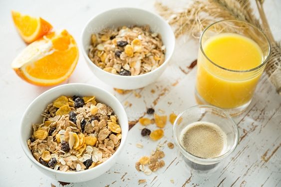 آبمیوه طبیعی آجیل فروشی شیر موز
