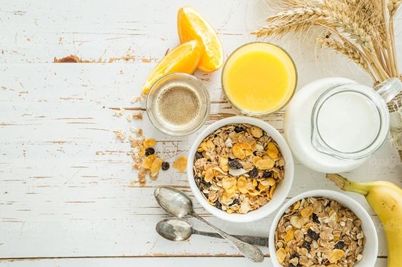 آبمیوه طبیعی آجیل فروشی شیر موز