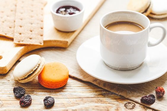 کافی شاپ فنجان قهوه شیرینی خشک