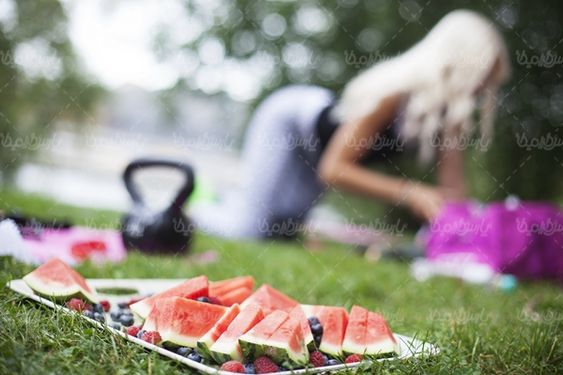 هندوانه میوه فروشی میوه تابستانی