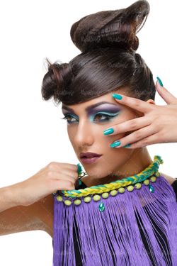 سالن آرایش چهره دختر سالن زیبایی