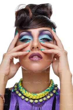 سالن آرایش چهره دختر سالن زیبایی