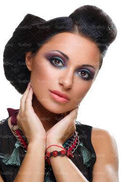 سالن آرایش چهره دختر سالن زیبایی