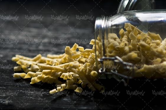 ماکارونی اسپاگتی مواد غذایی