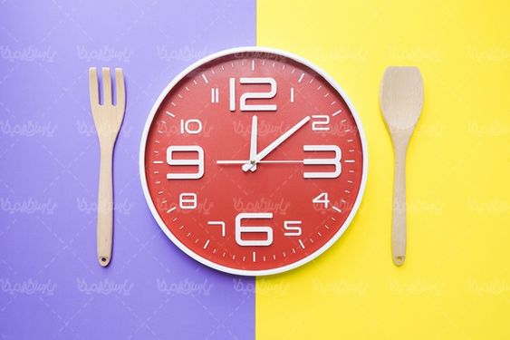 ساعت دیواری قاشق و چنگال چوبی