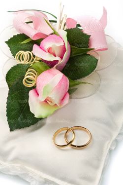 گل سفید حلقه ازدواج جشن عروسی