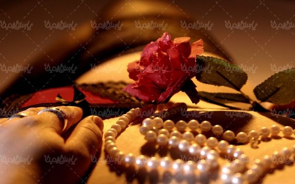 گل سفید گردنبند مروارید جشن عروسی