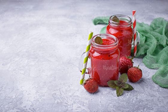آبمیوه طبیعی کافی شاپ توت فرنگی