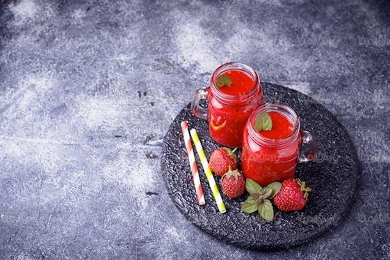 آبمیوه طبیعی کافی شاپ توت فرنگی