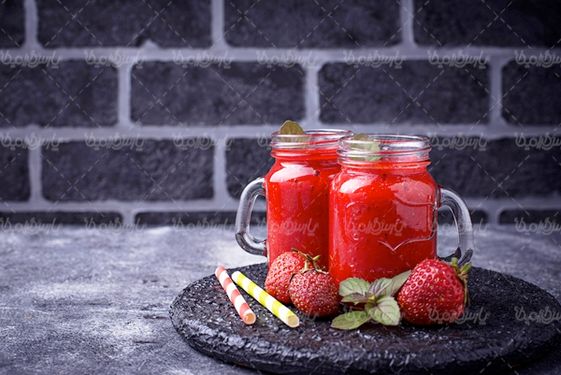 آبمیوه طبیعی کافی شاپ توت فرنگی