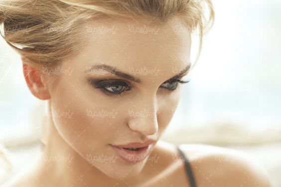 سالن آرایش چهره دختر چهره زن