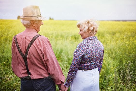 زن و شوهر پیر افراد سالمند