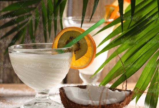 آبمیوه طبیعی آب میوه کافی شاپ