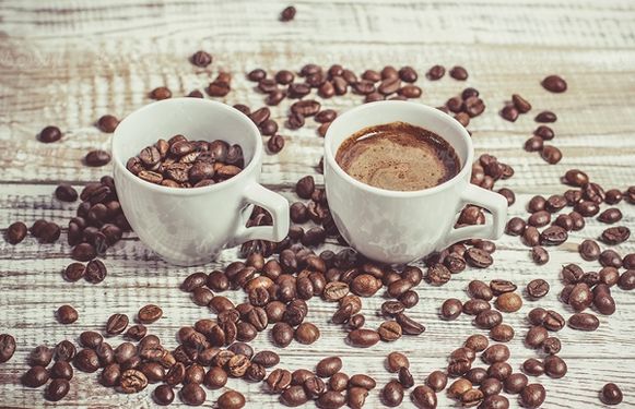 فنجان قهوه نوشیدینی داغ کافی شاپ