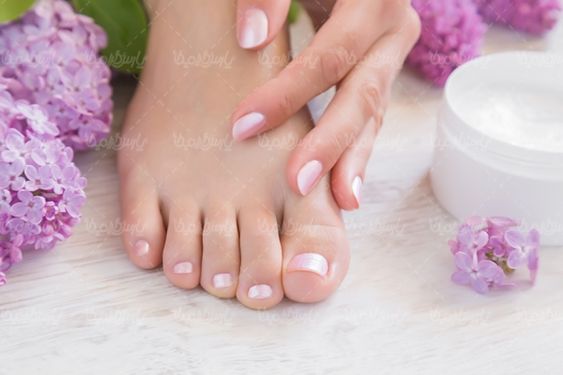 لوازم آرایش کرم مرطوب کننده