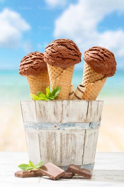 بستنی قیفی کافی شاپ