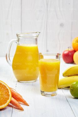 آب میوه طبیعی آبمیوه پرتقال آب انار کافی شاپ6