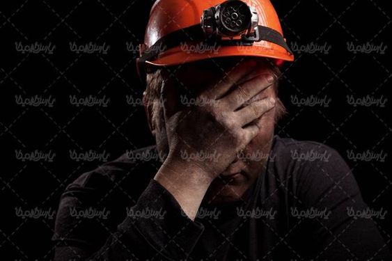 کارگر تاسیسات صورت سیاه شده کارگر کلاه ایمنی کار2