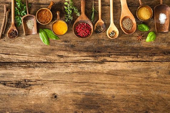 ادویه جات قاشق چوبی عطاری زردچوبه دانه فلفل سیاه1