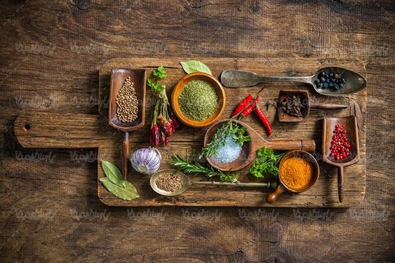 ادویه جات قاشق چوبی عطاری زردچوبه چاقو تخته آشپزی2