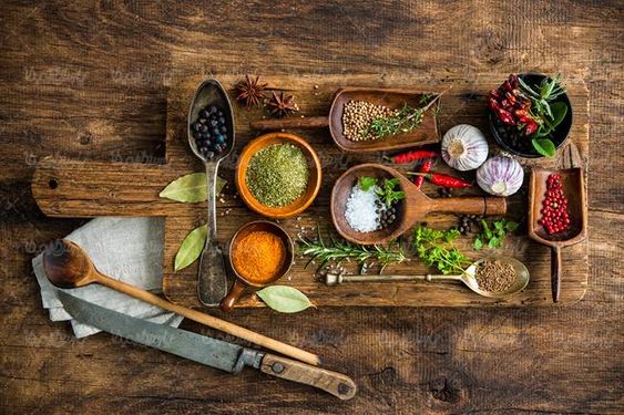 ادویه جات قاشق چوبی عطاری زردچوبه چاقو تخته آشپزی4