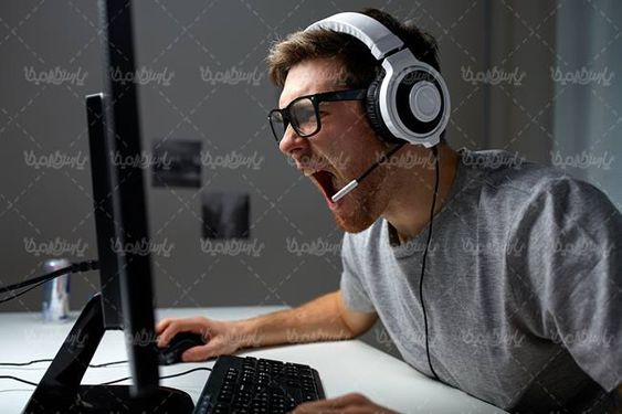 گیم بازی کامپیوتری لپ تاپ اسپیکر بازی اینترنتی بازی رایانه ای
