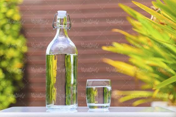 شیشه آب نوشیدنی گوارا لیوان شیشه ای