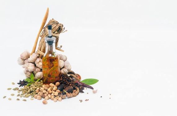 شیشه روغن خشکبار میوه خشک شده هل سبز سیر
