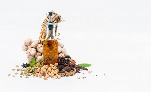 خشکبار میوه خشک شده هل سبز سیر انجیر خشک