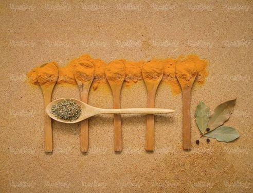 فلفل قرمز تازه عطاری ادویه جاتی خشکبار  قاشق چوبی زردچوبه