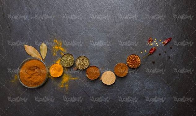 فلفل قرمز تازه عطاری ادویه جاتی خشکبار  قاشق چوبی زردچوبه ادویه کاری