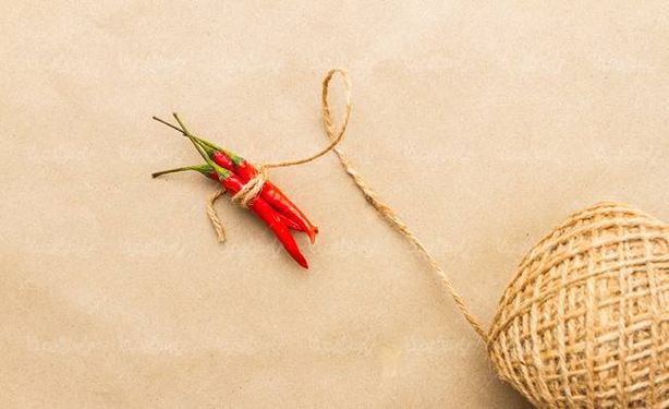 عطاری خشکبار   ظروف ادویه قاشق چوبی کلاف نخ فلفل قرمز تازه1