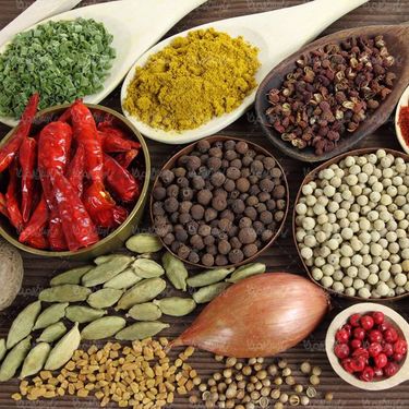 عطاری خشکبار   ظروف ادویه قاشق چوبی هل سبز فلفل قرمز خشک شده5