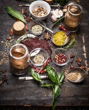 عطاری خشکبار   ظروف ادویه  فلفل قرمز خشک شده وکتور پونه سبز