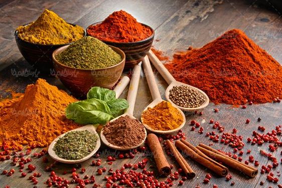 عطاری خشکبار   ظروف ادویه  فلفل قرمز خشک شده  چوب دارچین